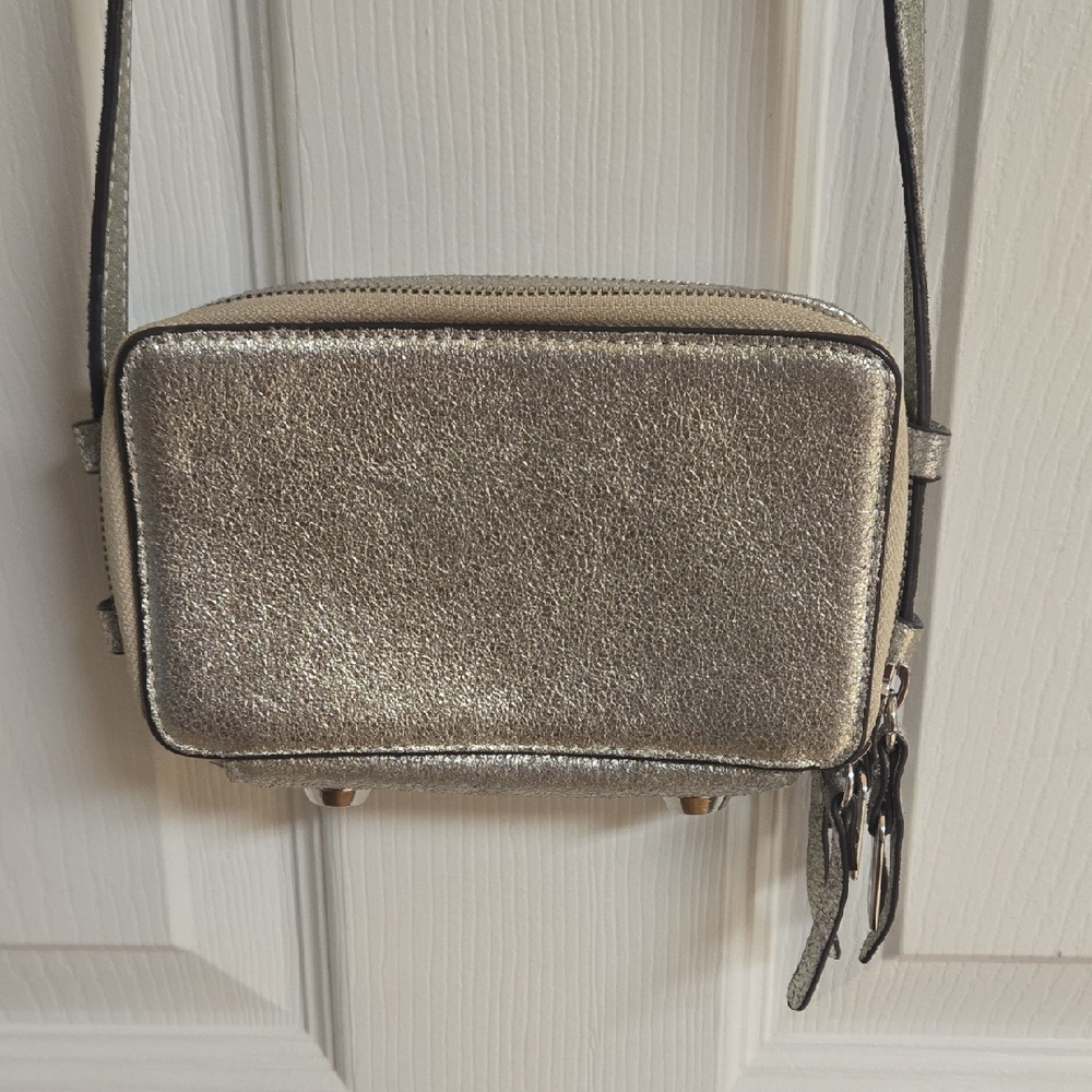 ✨️ G.I.L.I. Metallic Silver Crossbody Bag